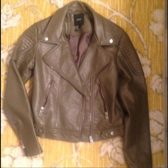 SUPER CUTE! Vegan leather olive jacket - Picture 4 of 4